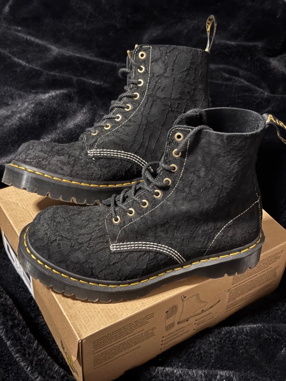 Dr Martens Men’s Size 10 Men’s Emboss Suede Boots